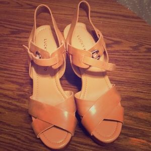 😍😍 beautiful lucky brand wedge heels.